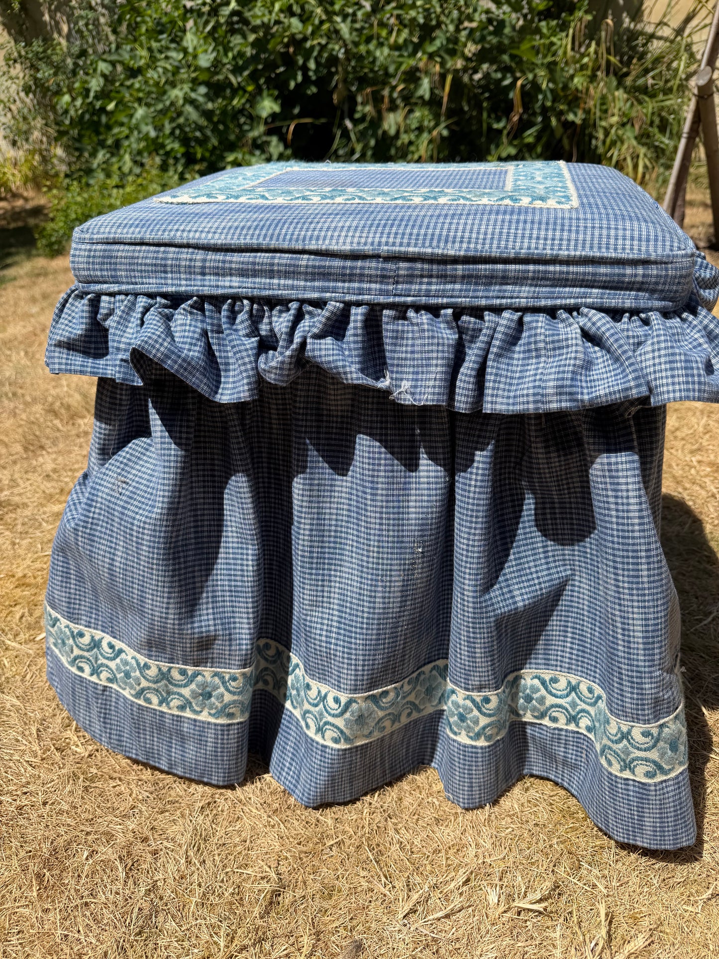 STOOL WITH STORAGE