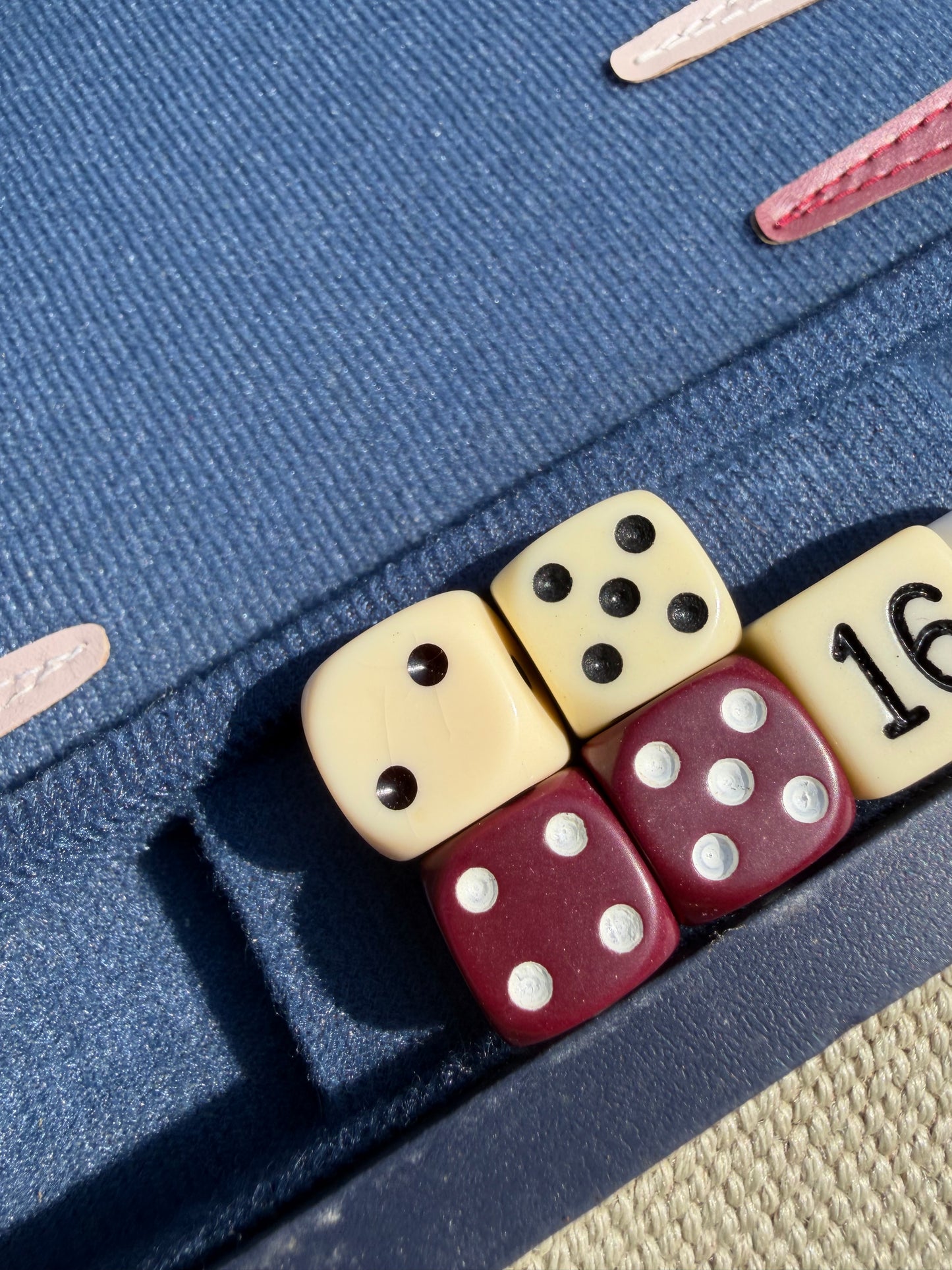 BACKGAMMON