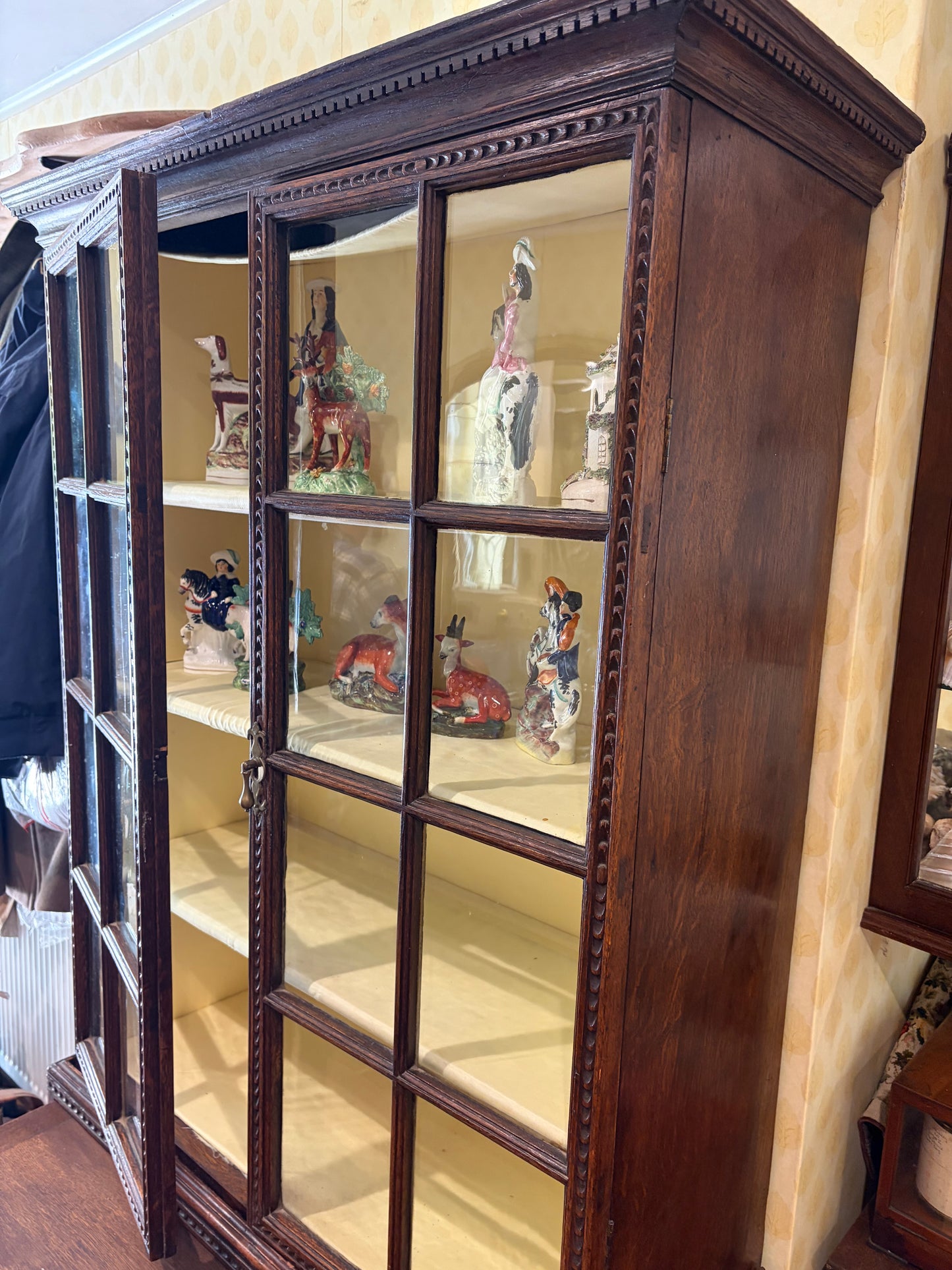 DRESSER