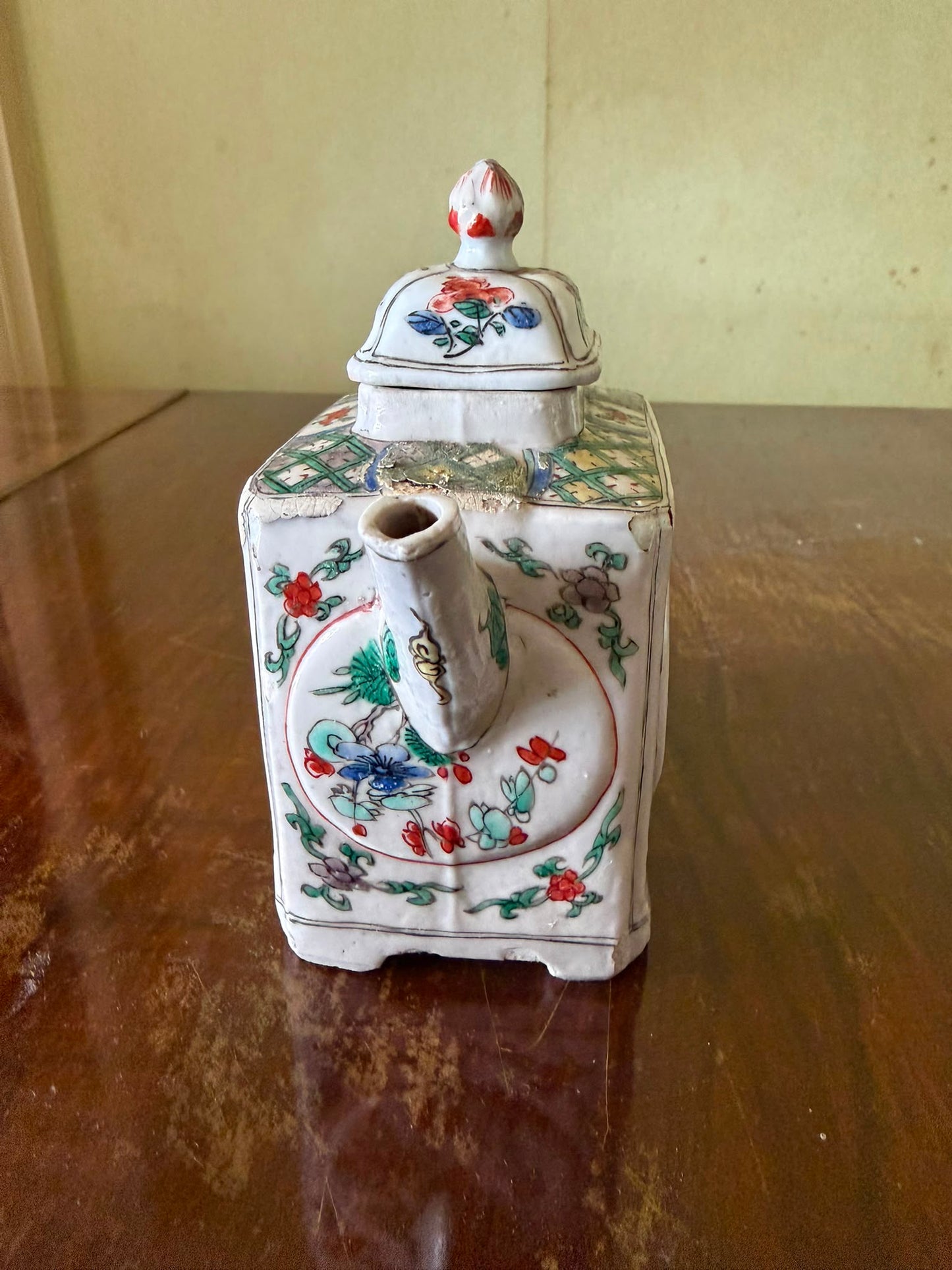 10 COLLECTABLE PIECES