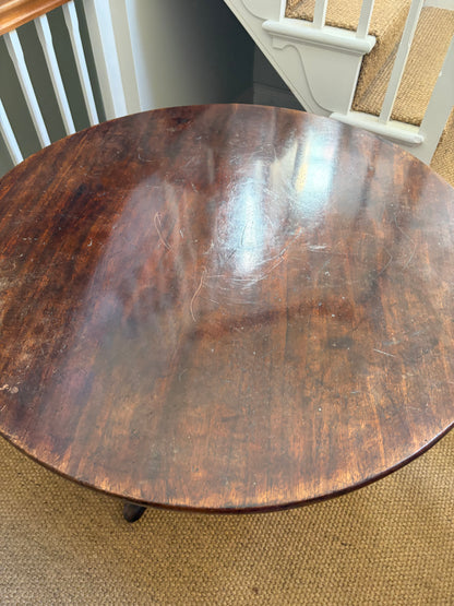 CIRCULAR TABLE