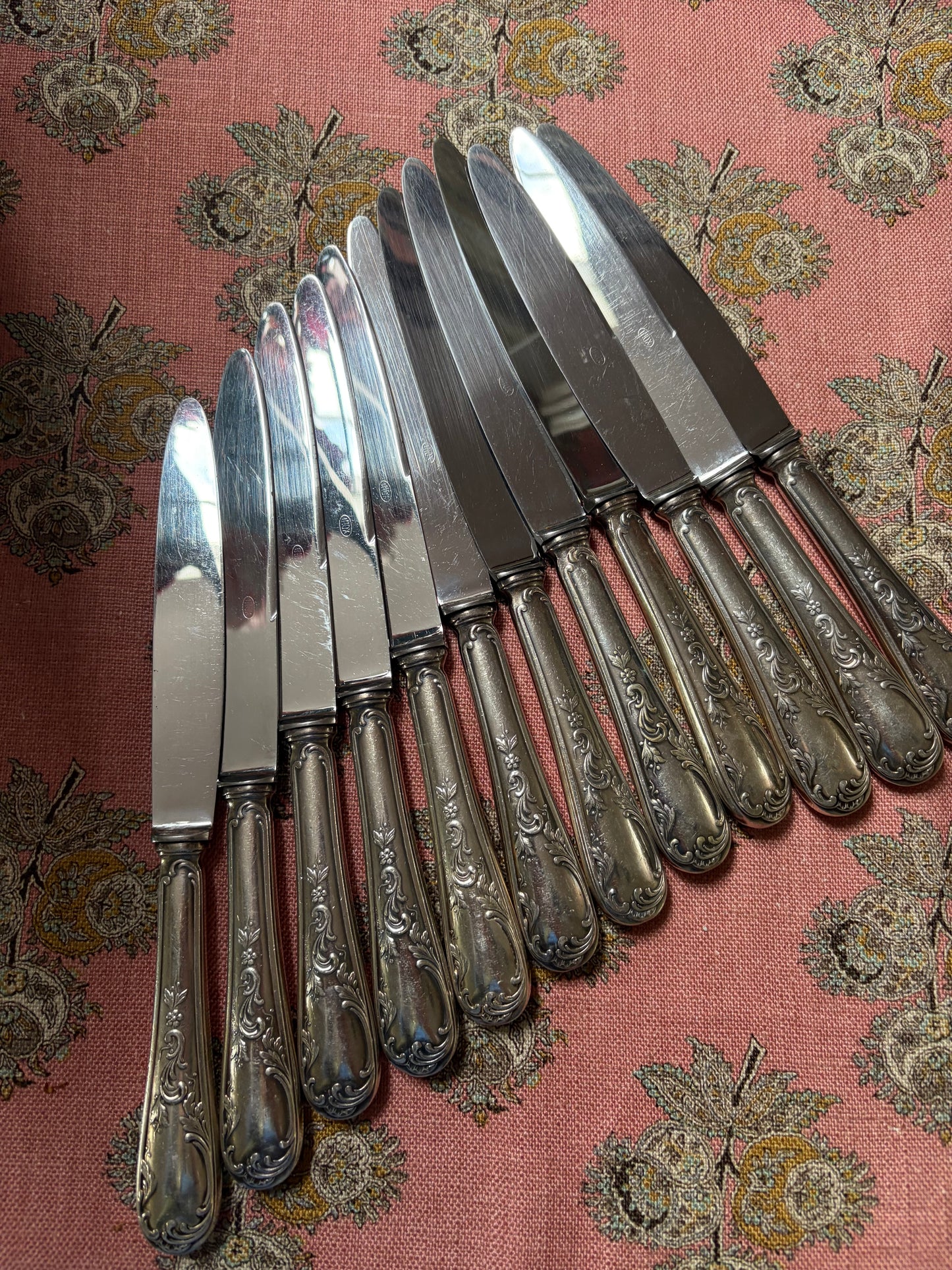 12 LARGE KNIVES