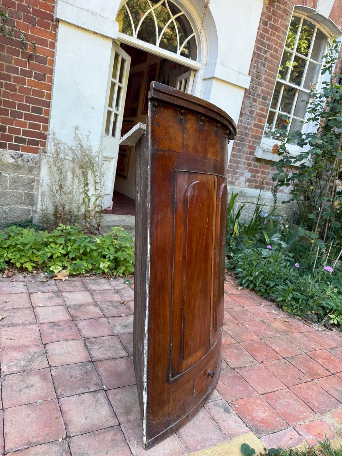 CORNER CABINET