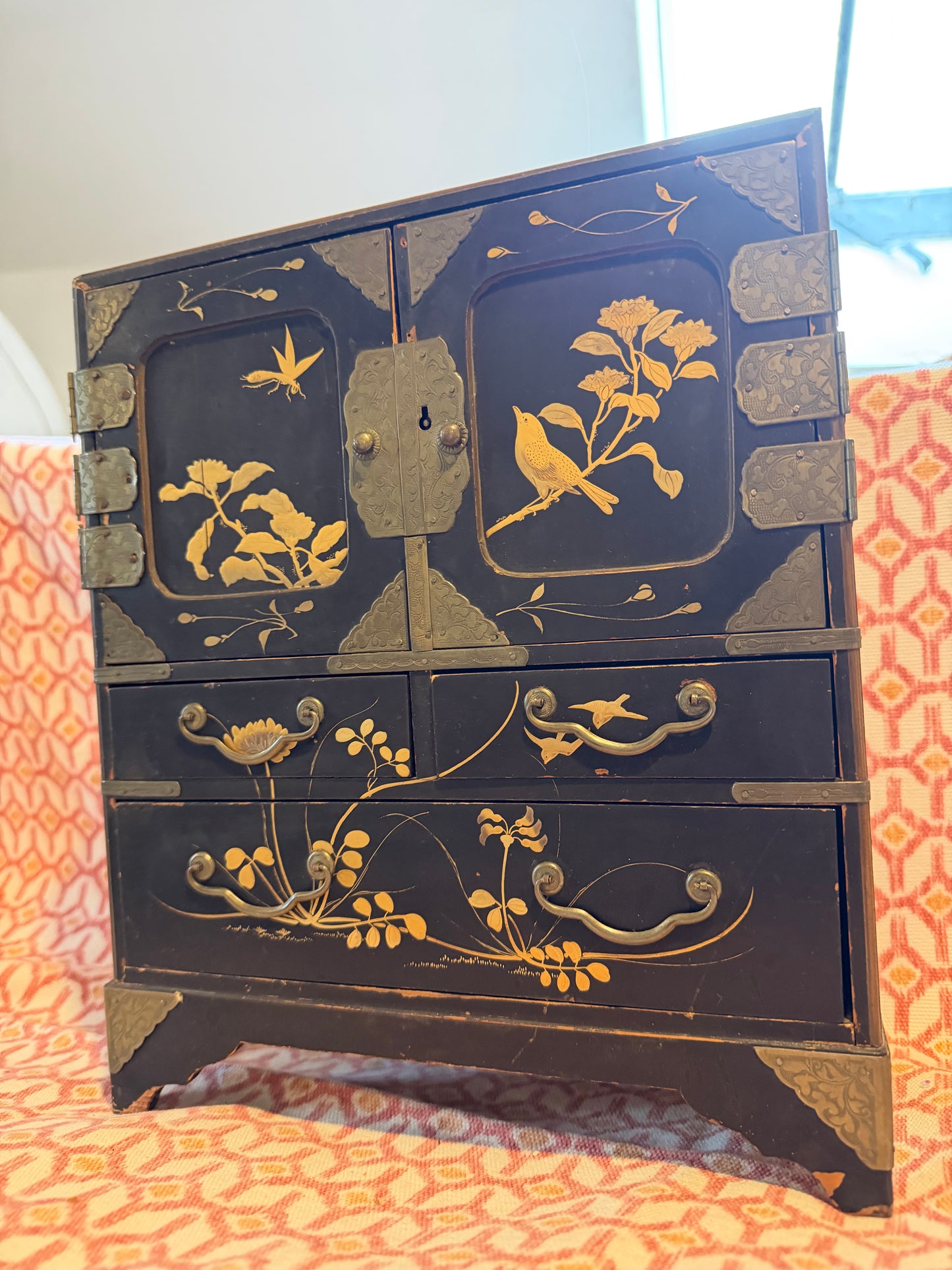 TABLE CABINET