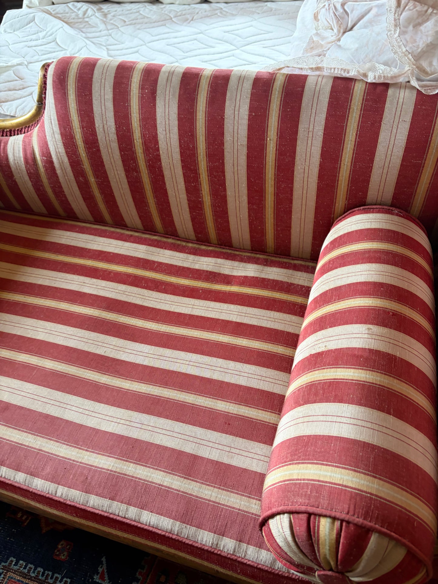 CHAISE