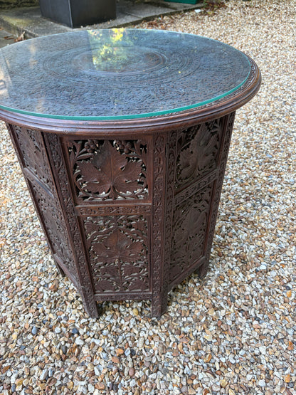 CIRCULAR TABLE