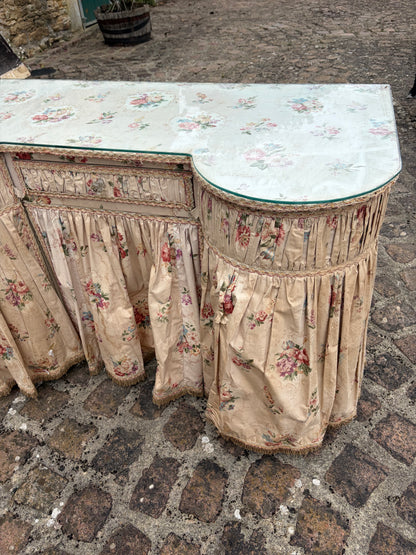 DRESSING TABLE