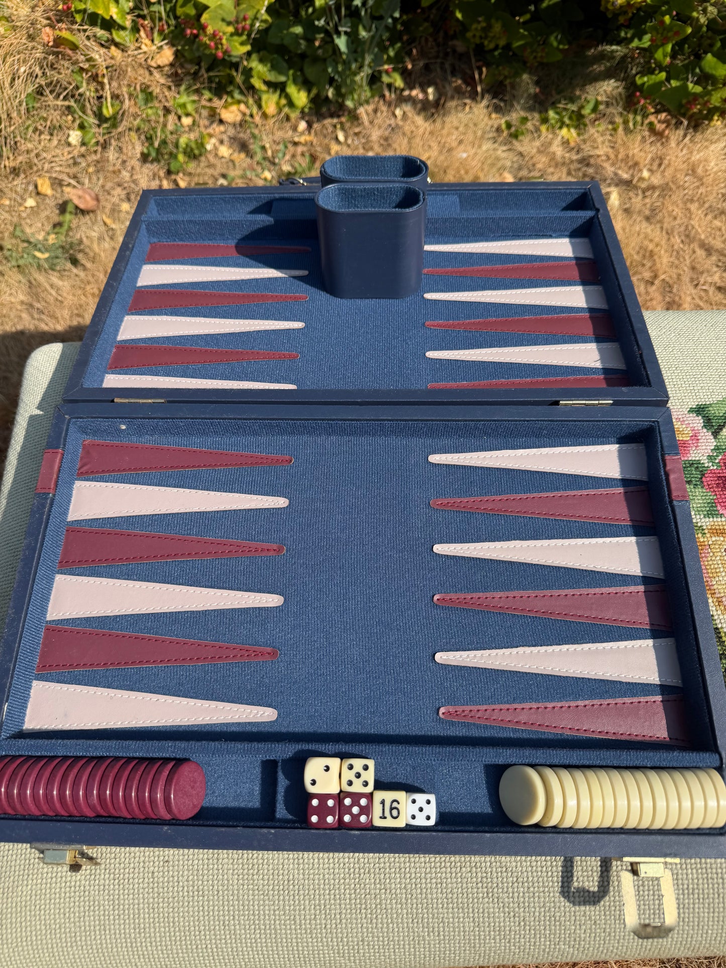 BACKGAMMON