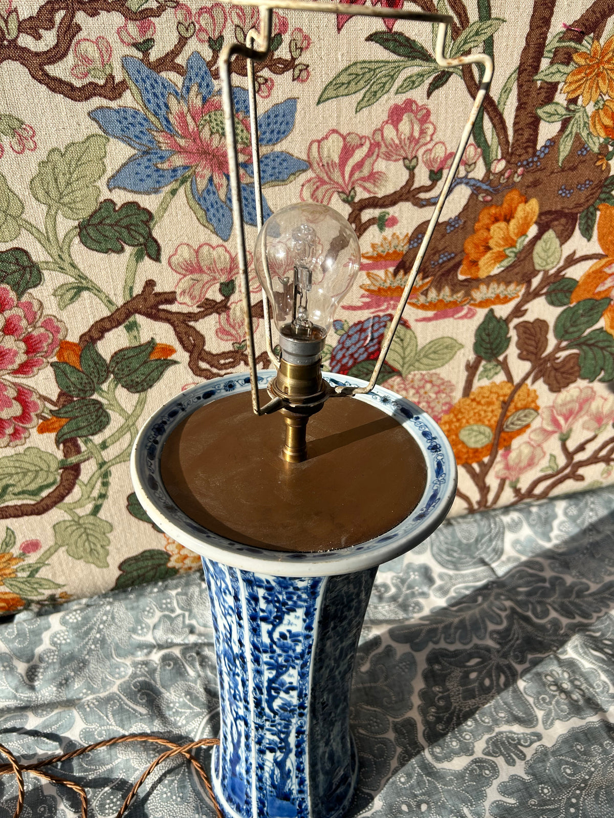 VASE LAMP