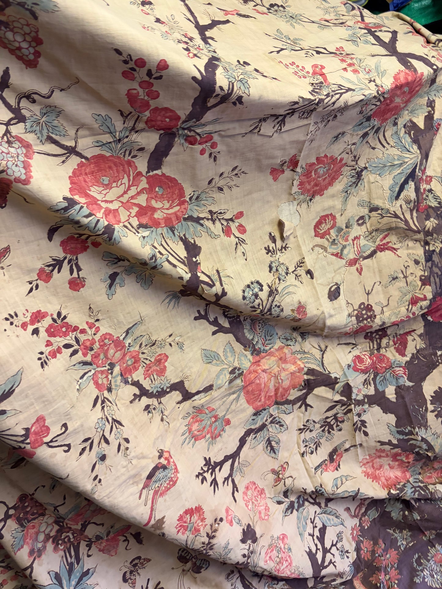 ANTIQUE TEXTILE