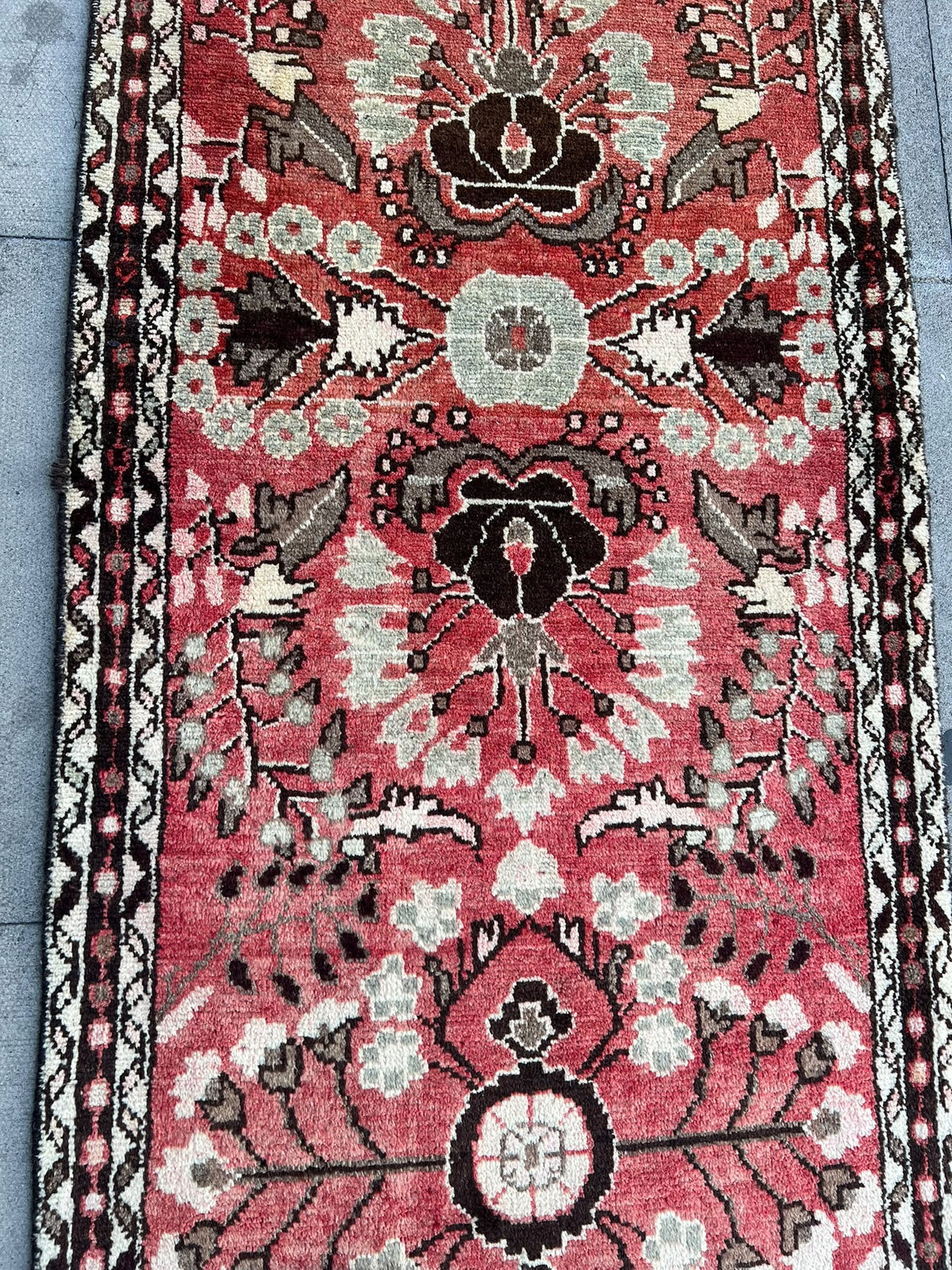 CARPET RUNNER