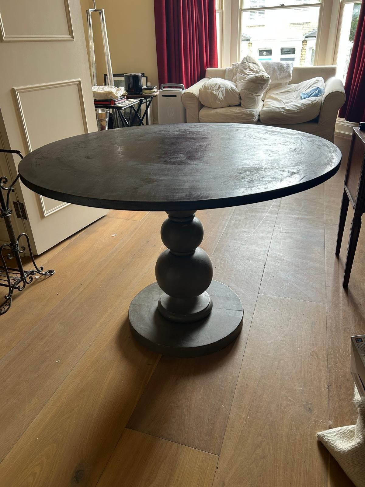 CIRCULAR TABLE