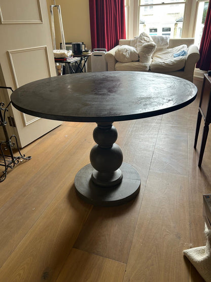 CIRCULAR TABLE