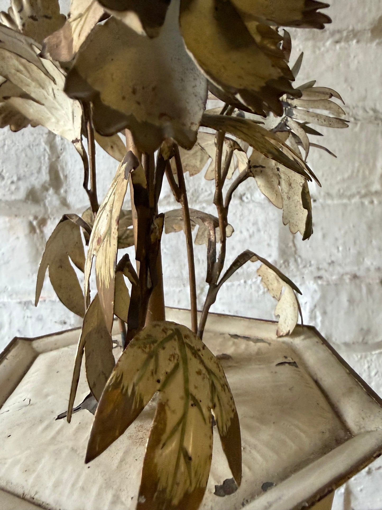 METAL DECORATIVE LAMP
