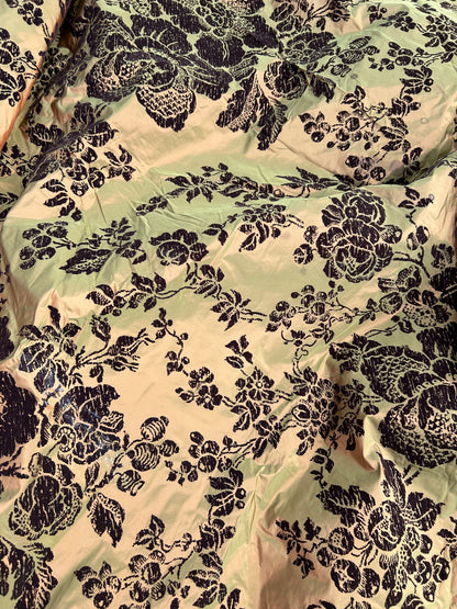 CIRCULAR CLOTH