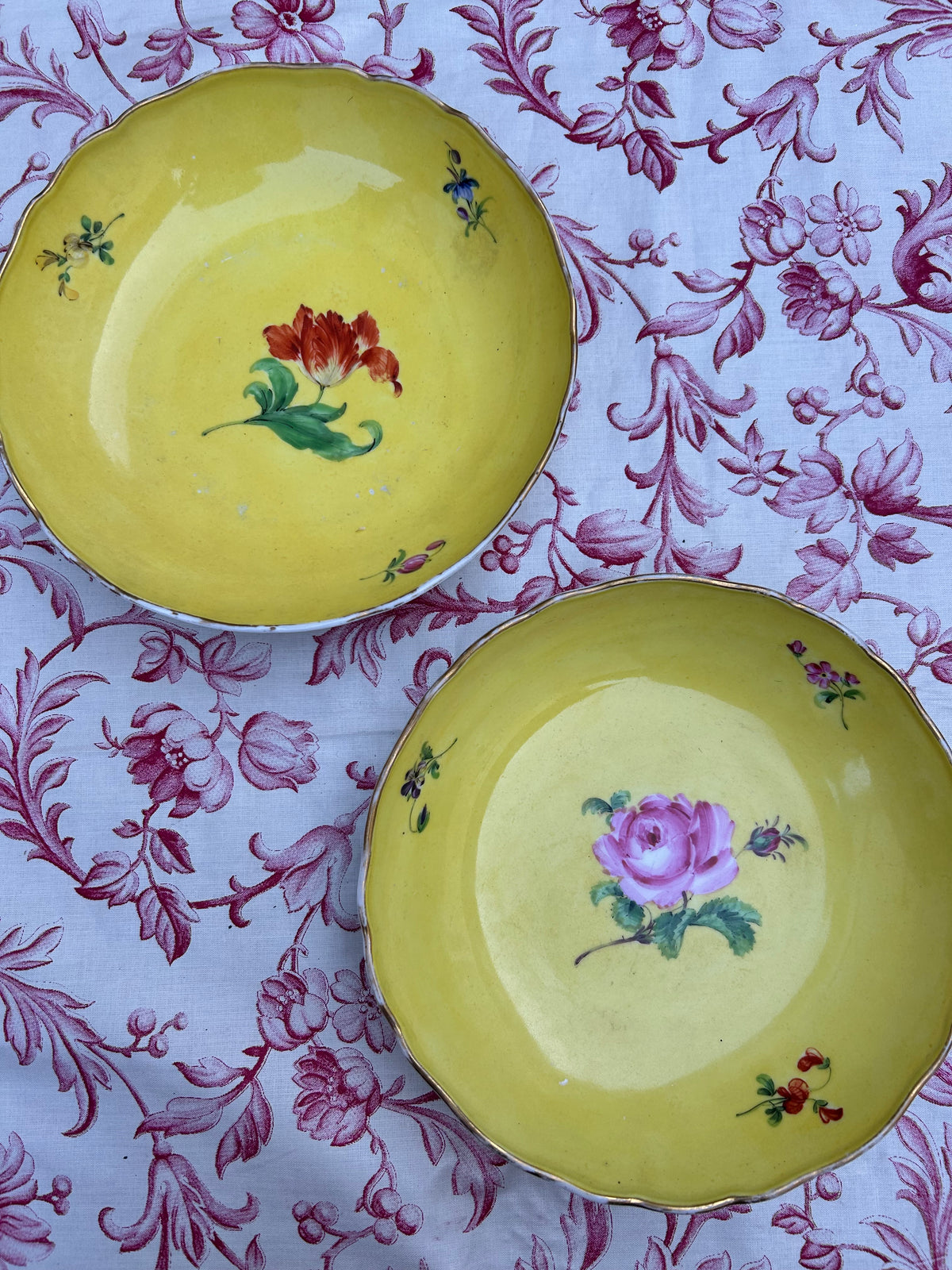 SET OF THREE PLATES