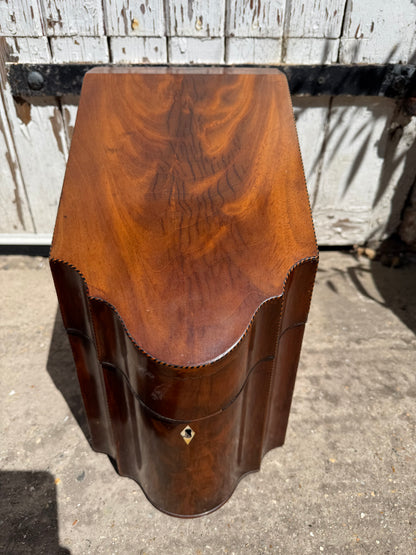 KNIFE BOX