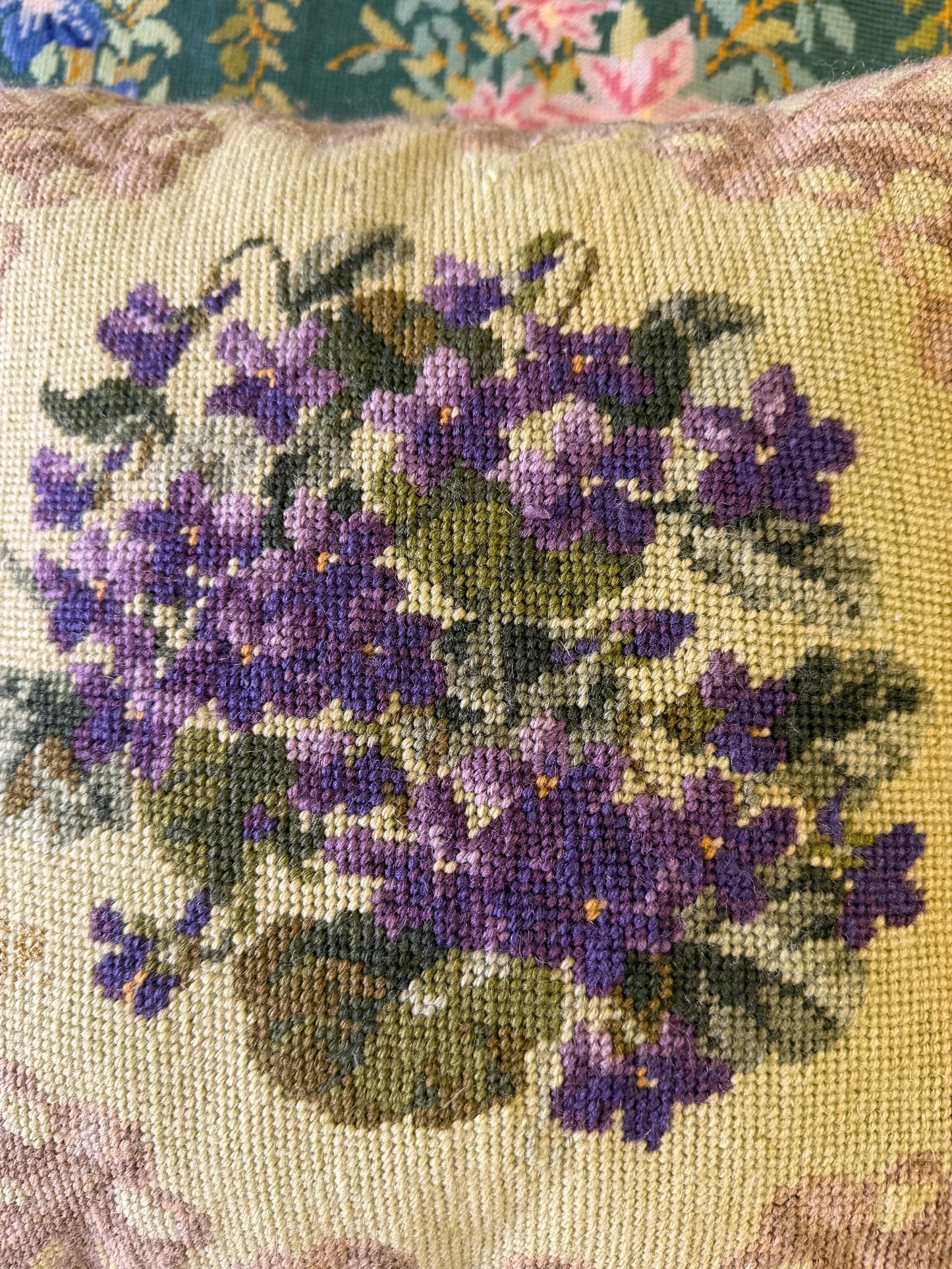 CUSHION