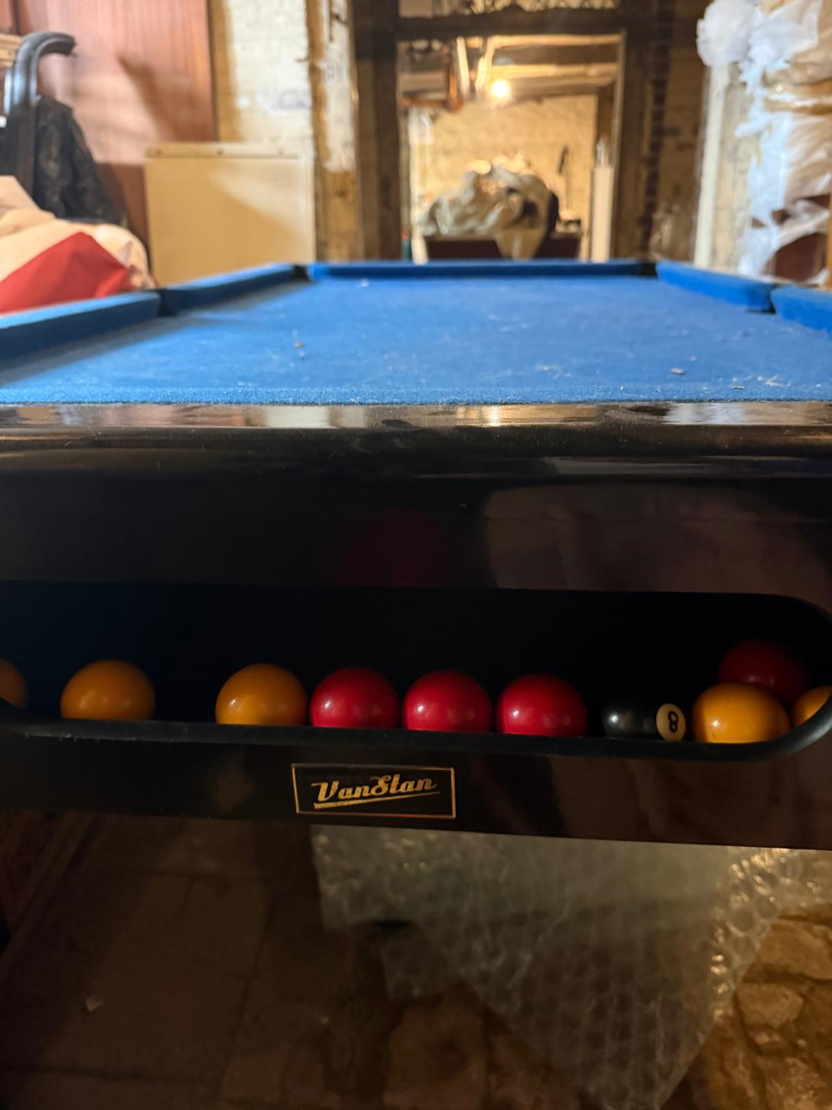 POOL TABLE