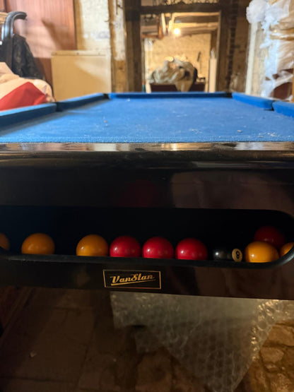 POOL TABLE