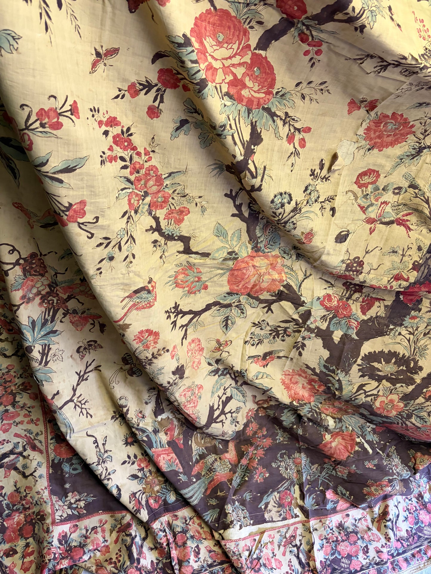 ANTIQUE TEXTILE