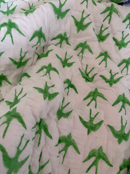 BLUE SWALLOW QUILT KING