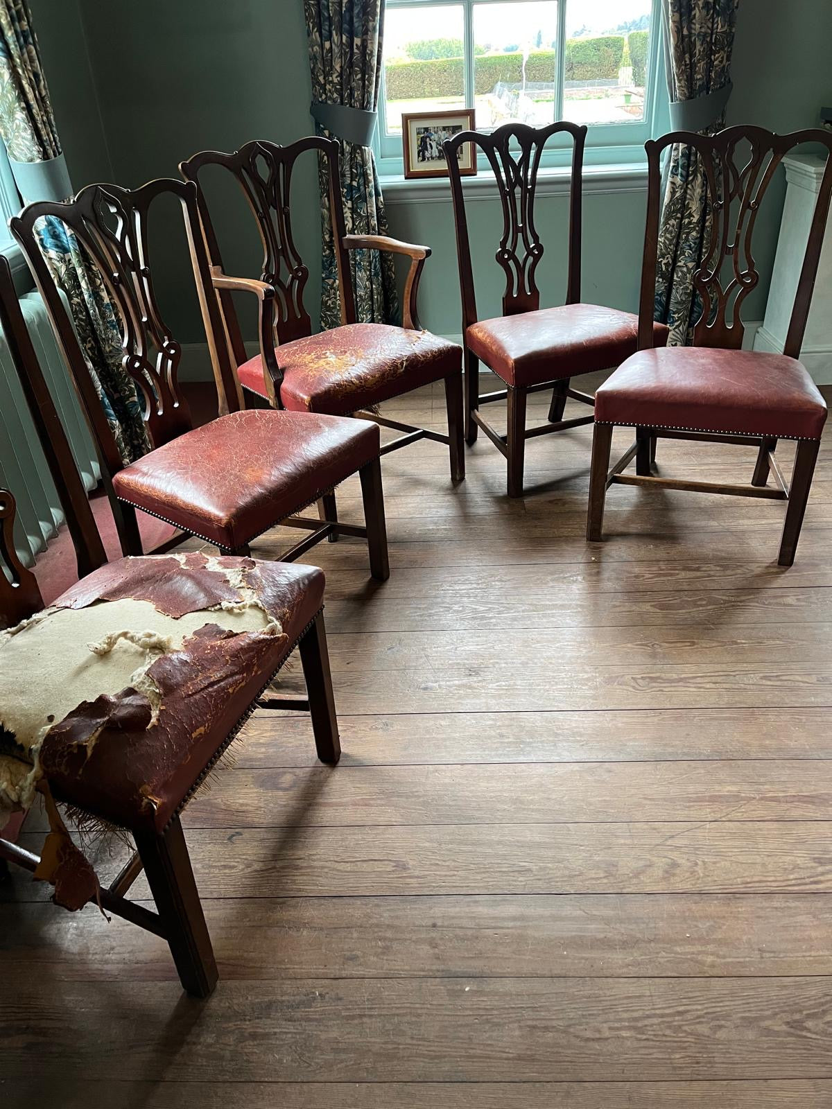 SET OF 10 CHAIRS