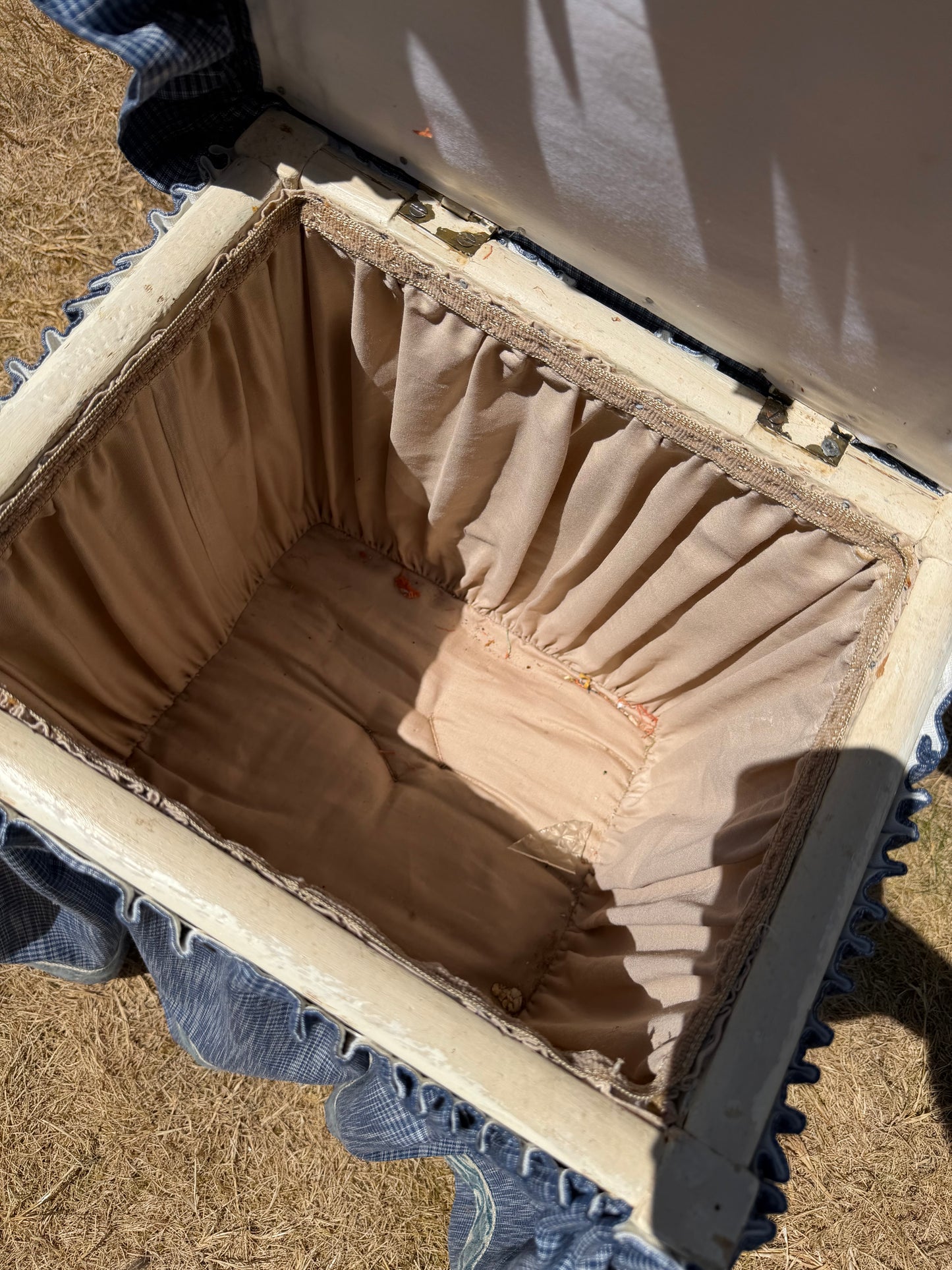 STOOL WITH STORAGE