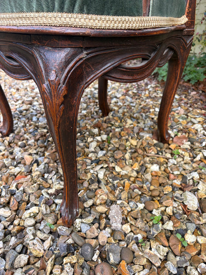 ANTIQUE CHAIR