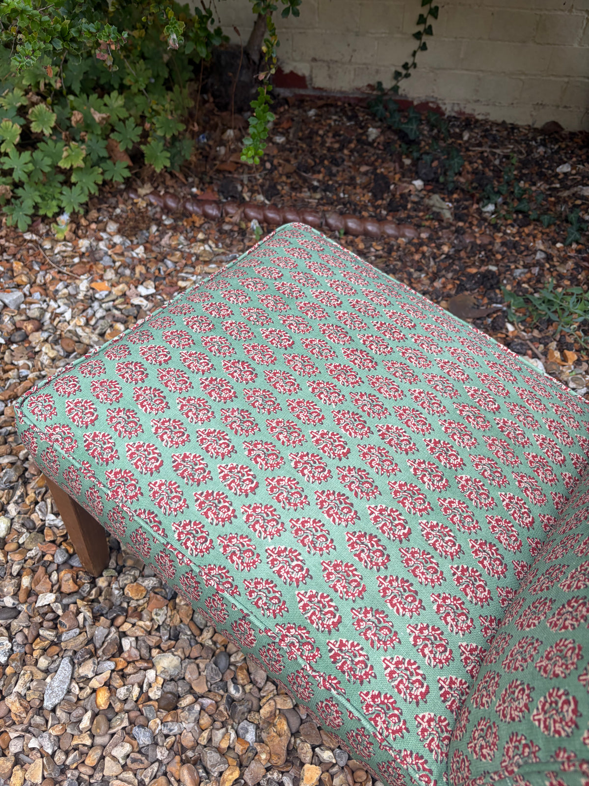 SLIPPER CHAIR