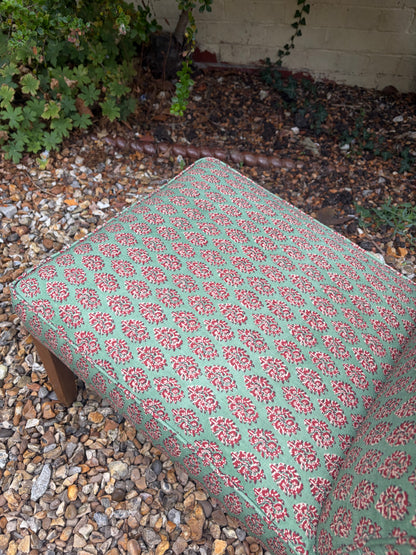 SLIPPER CHAIR