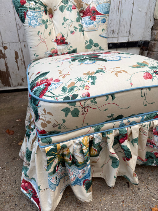 STRAWBERRY SLIPPER CHAIR