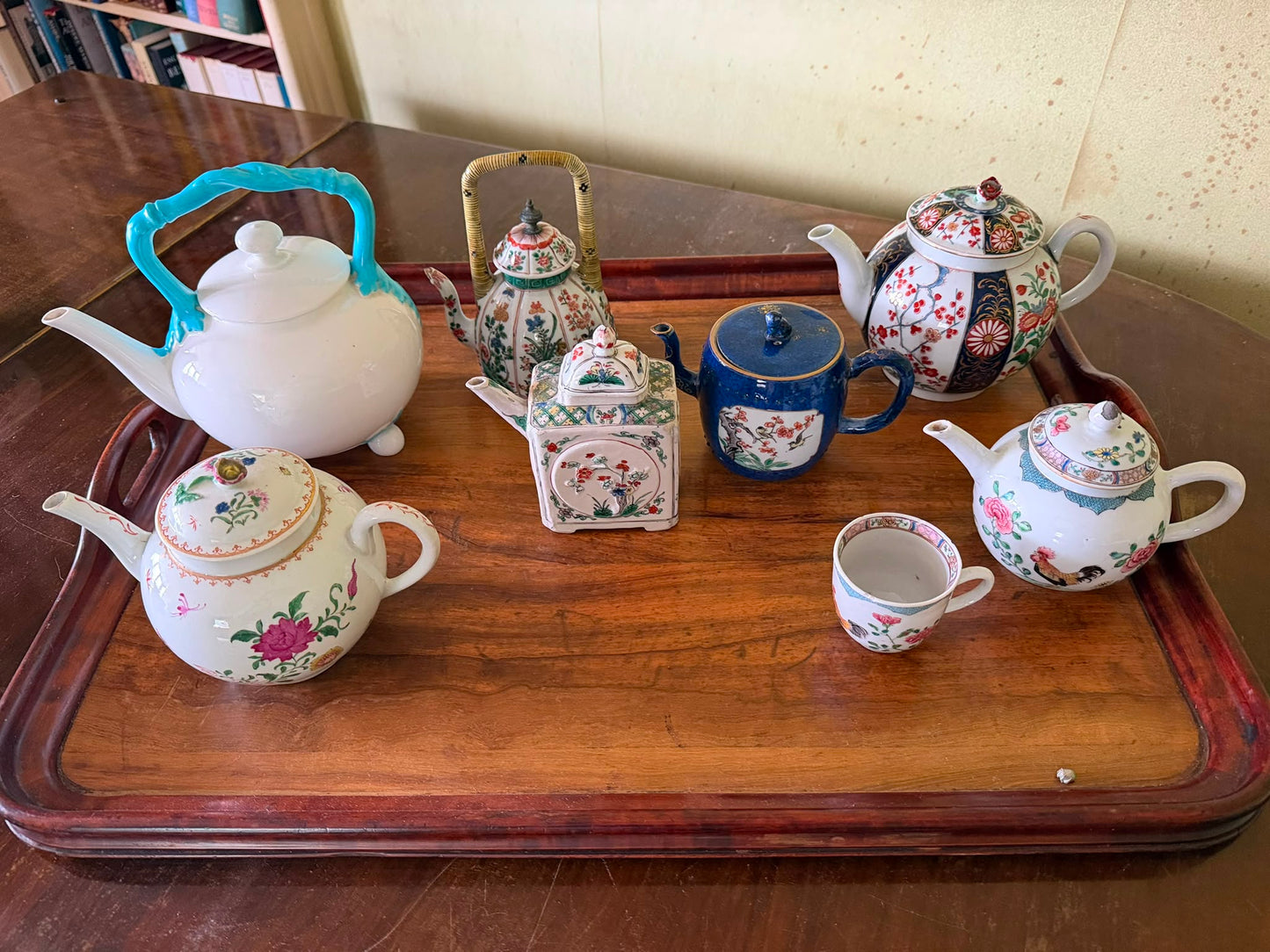10 COLLECTABLE PIECES