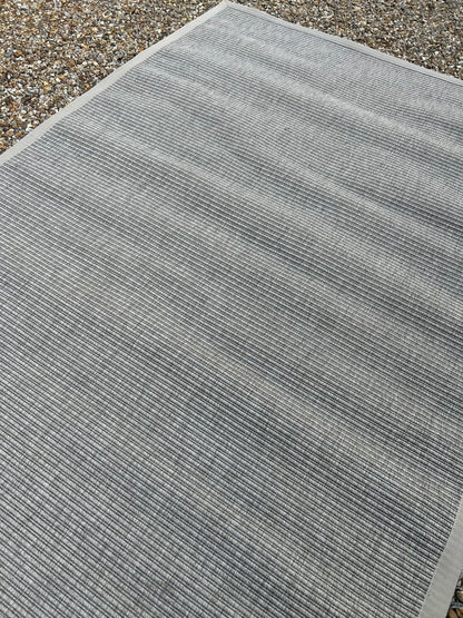 GREY RUG