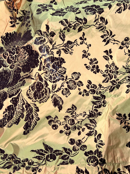 CIRCULAR CLOTH