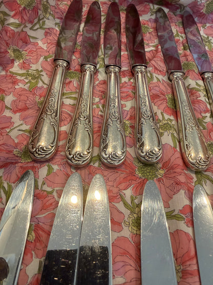 DINNER KNIVES