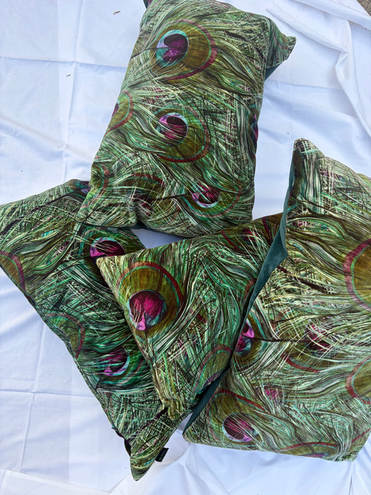 VELVET CUSHIONS x 4