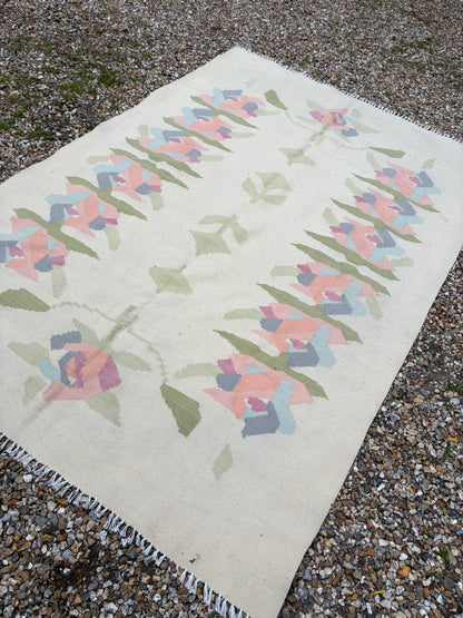 LARGE PALE RUG
