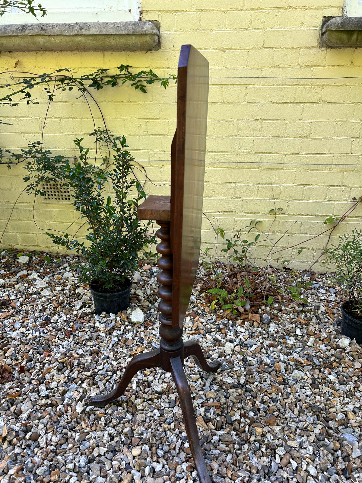 BOBBIN TABLE