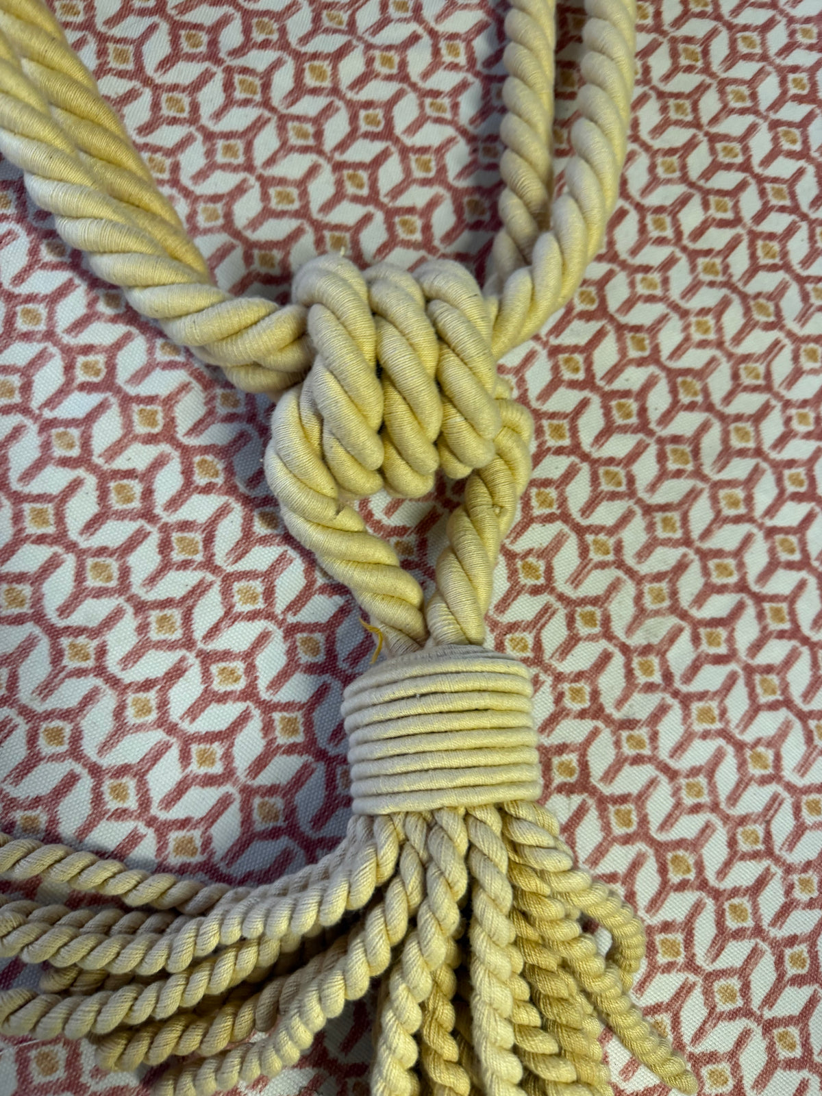 CURTAIN TIE