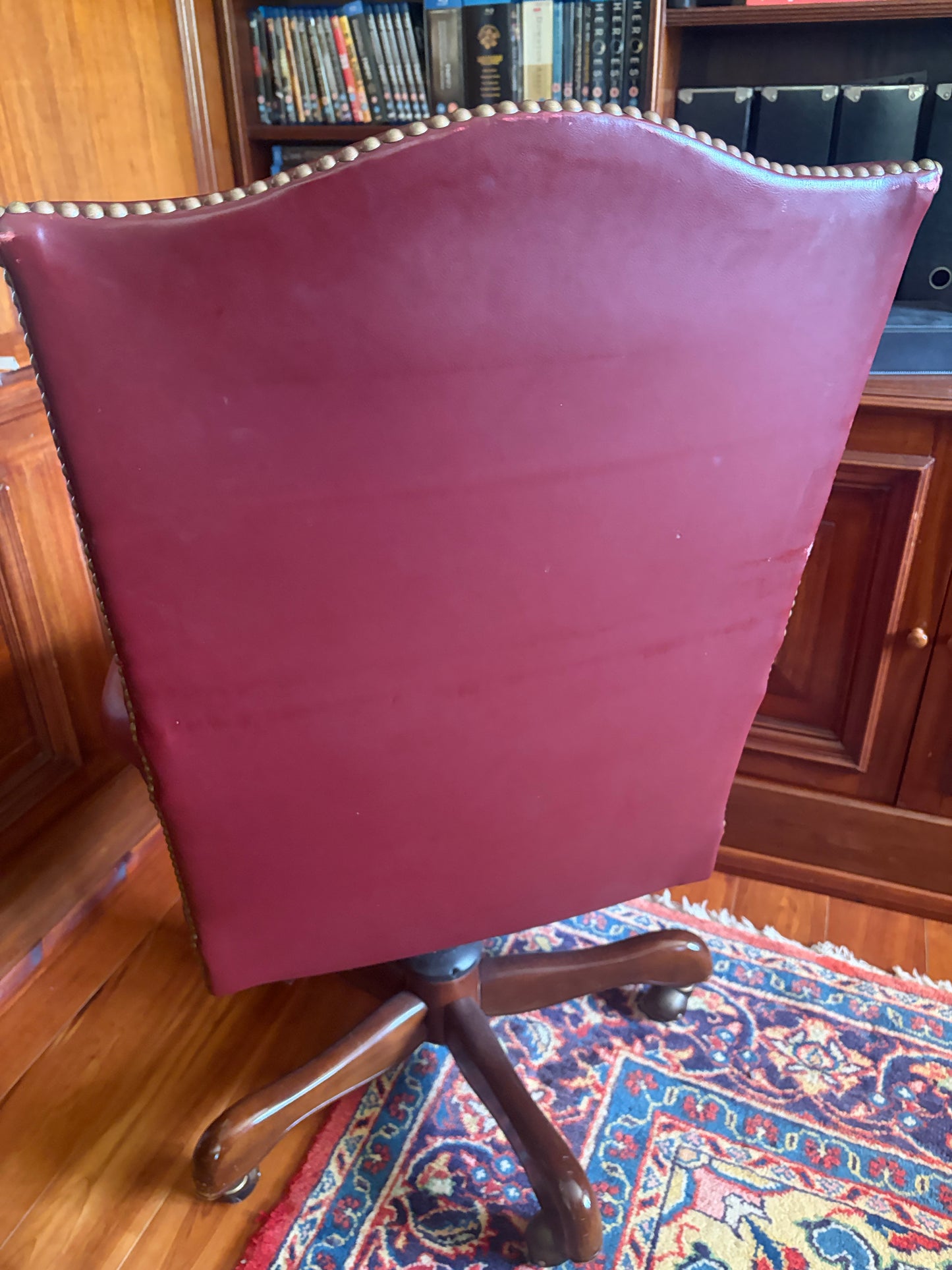 OFFICE CHAIR