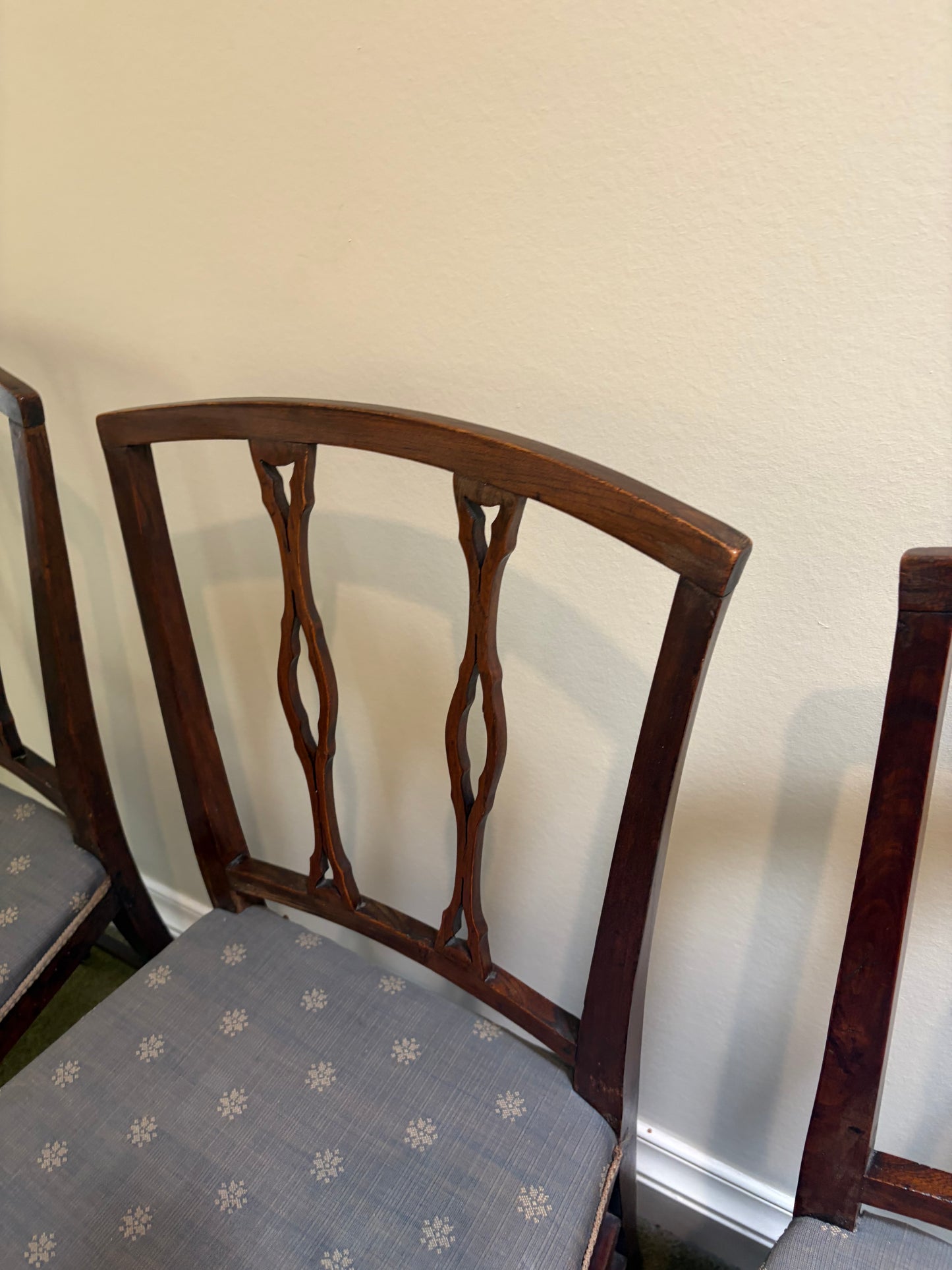 SET OF SIX CHAIRS