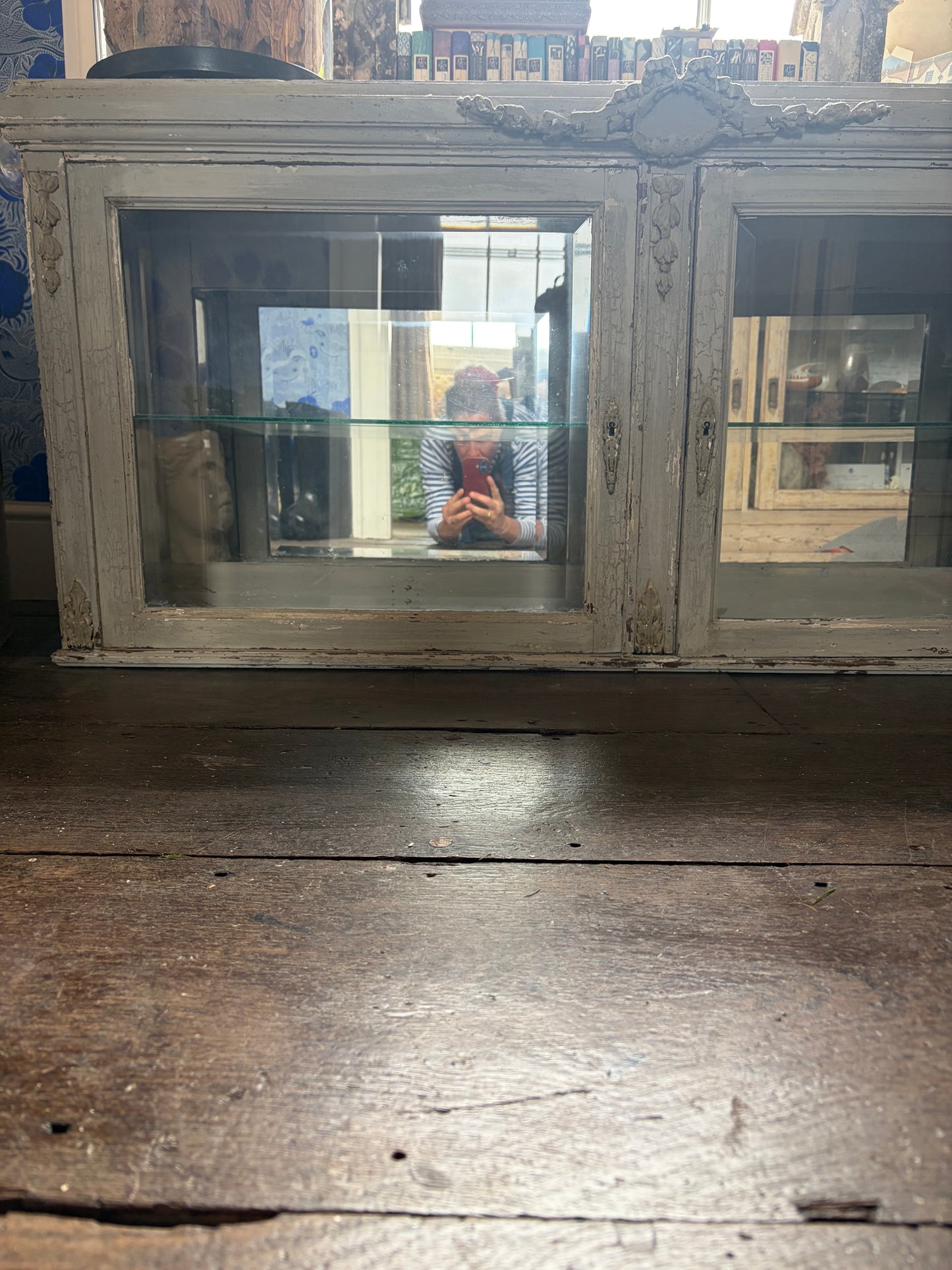 GLAZED CABINET - LARGE