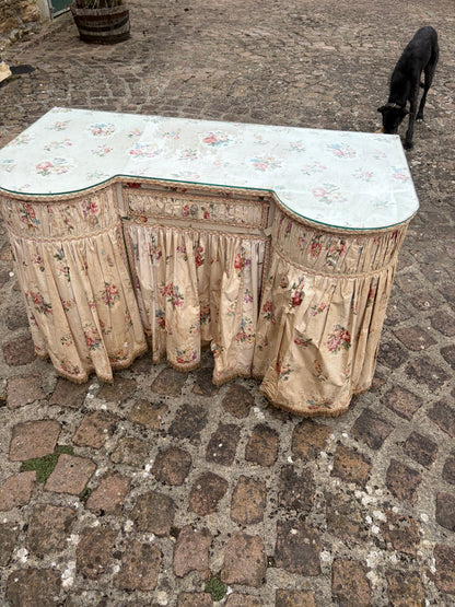 DRESSING TABLE