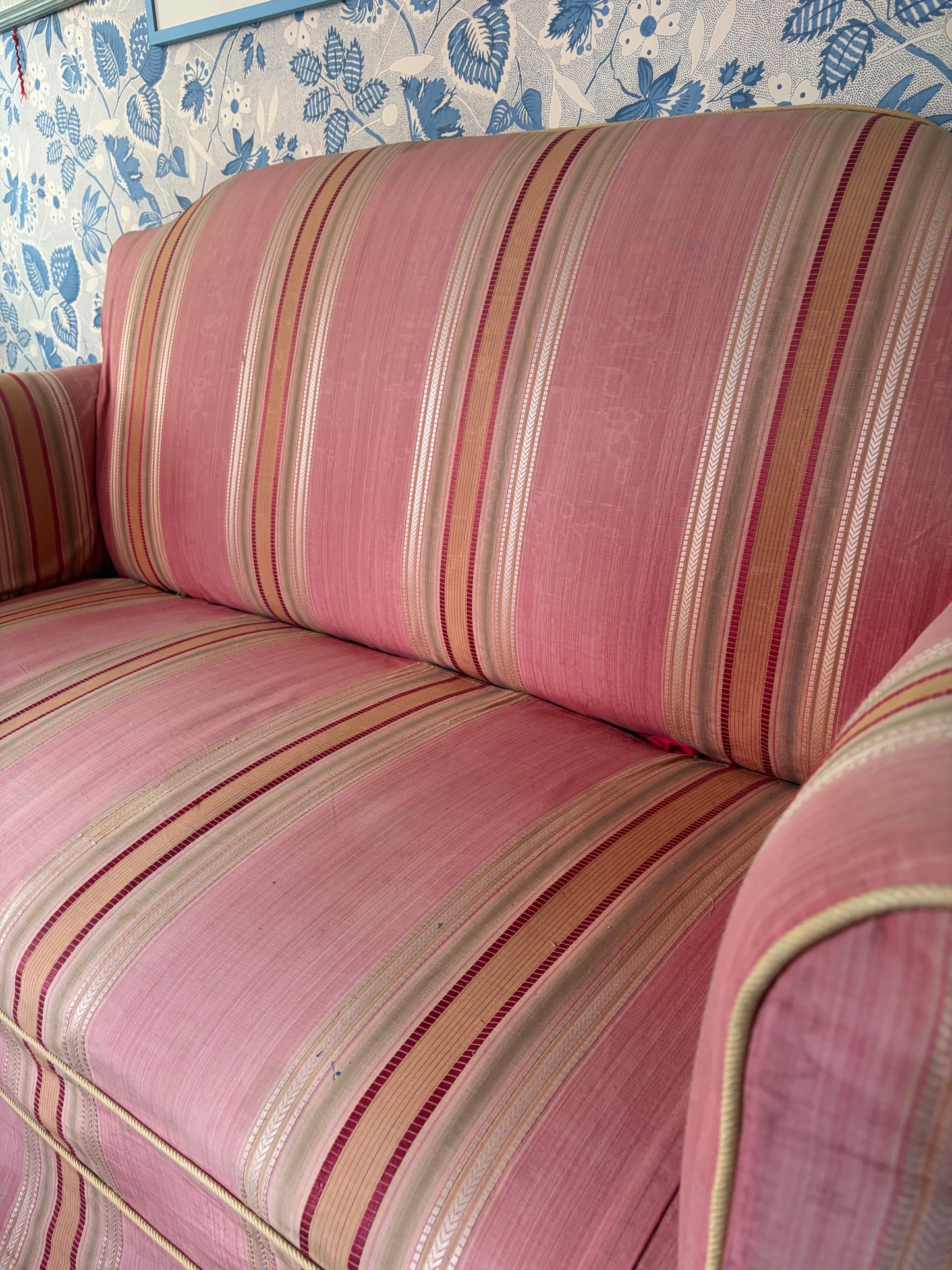 VINTAGE SOFA