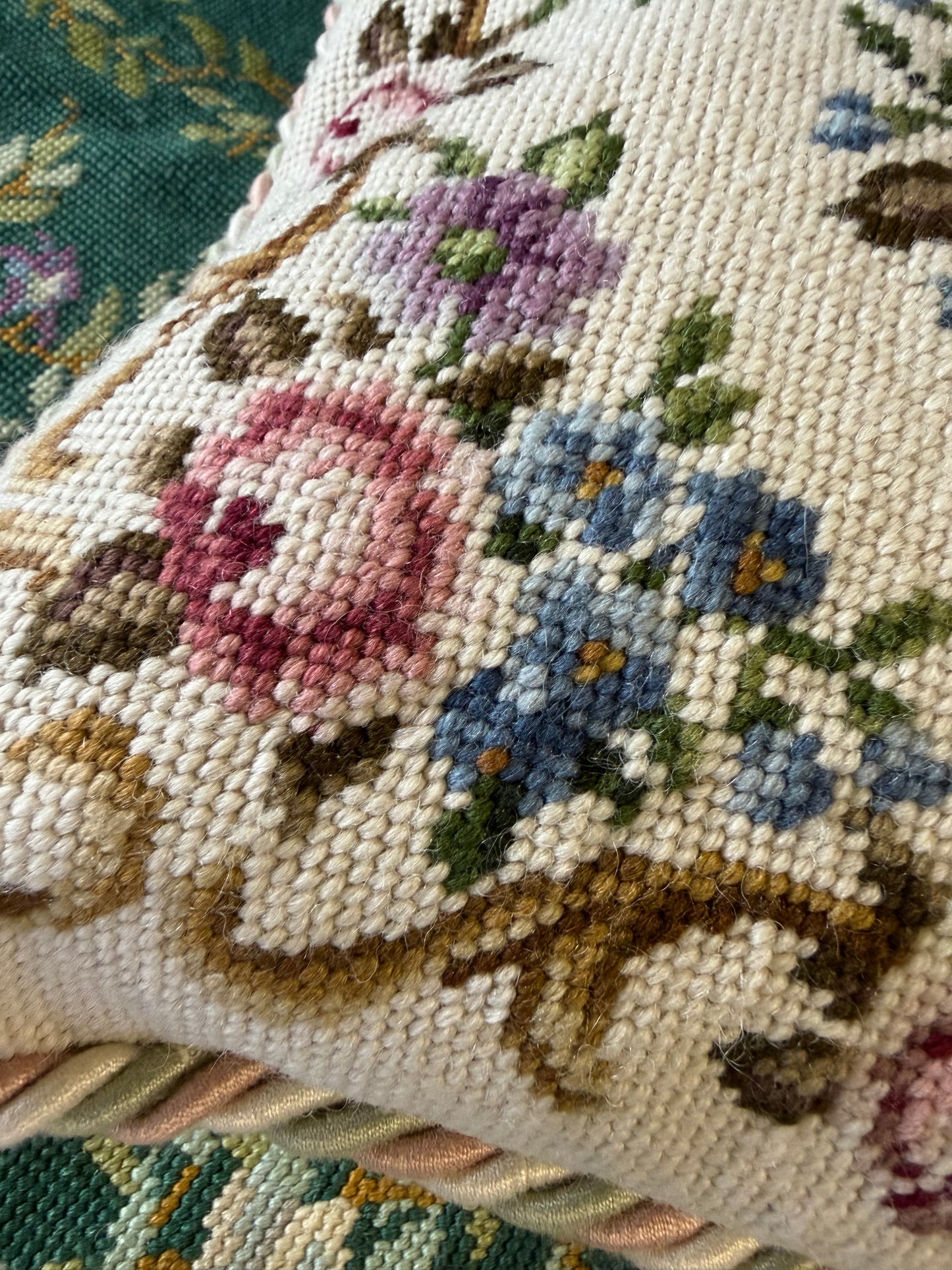 CUSHION