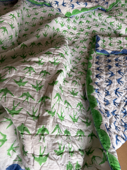 BLUE SWALLOW QUILT KING