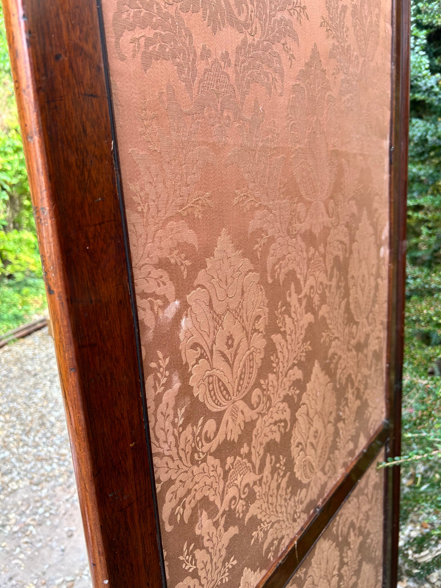ANTIQUE SCREEN