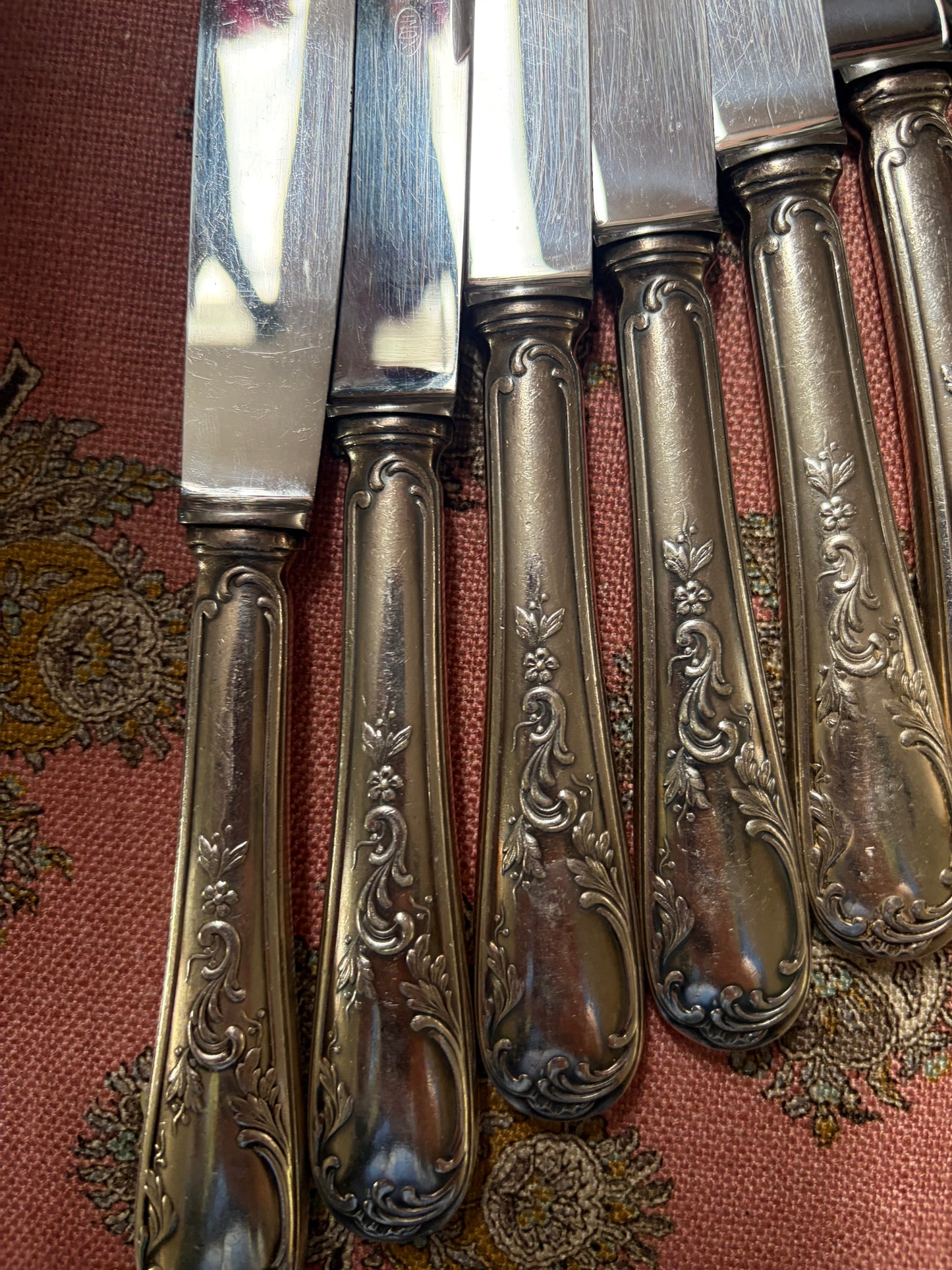12 LARGE KNIVES