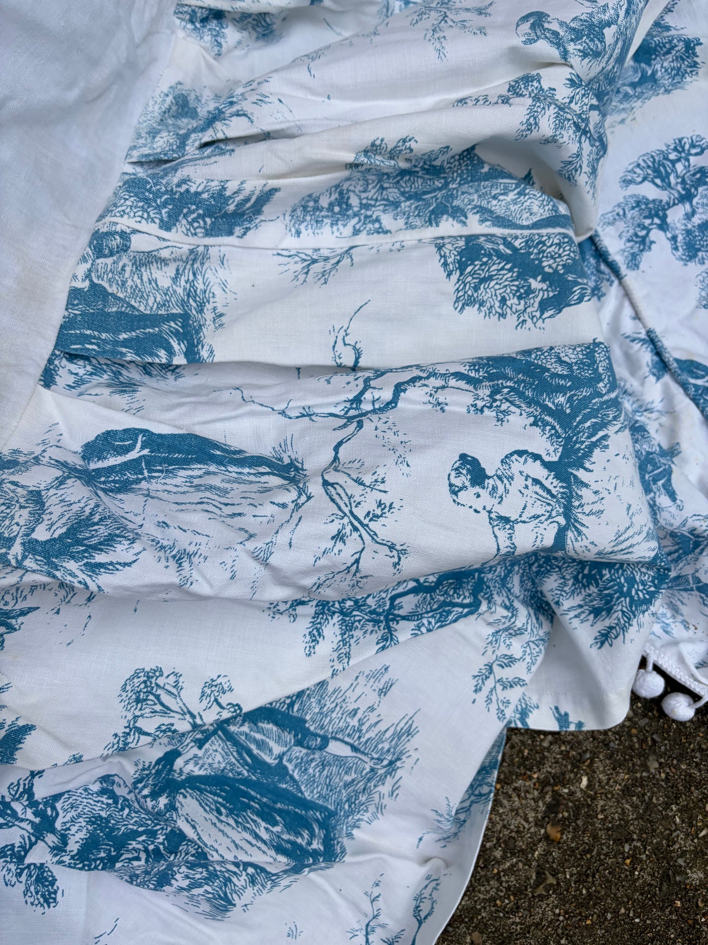 TOILE VALANCE & THROW